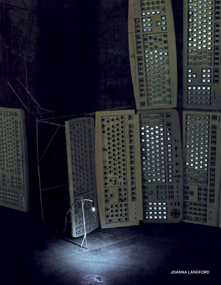 THE HIVE HUMS WITH MANY MINDS -4