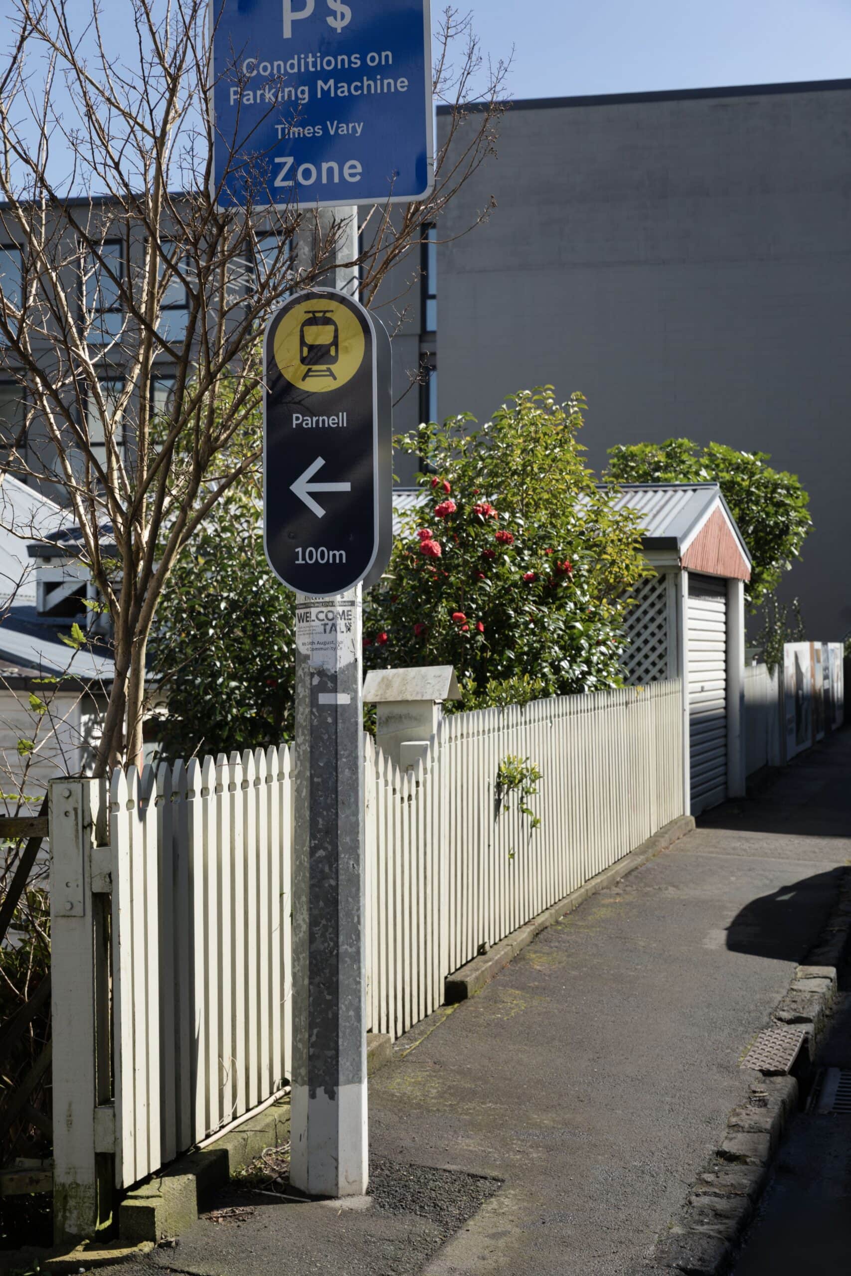 Directional signage for Parnell Station.