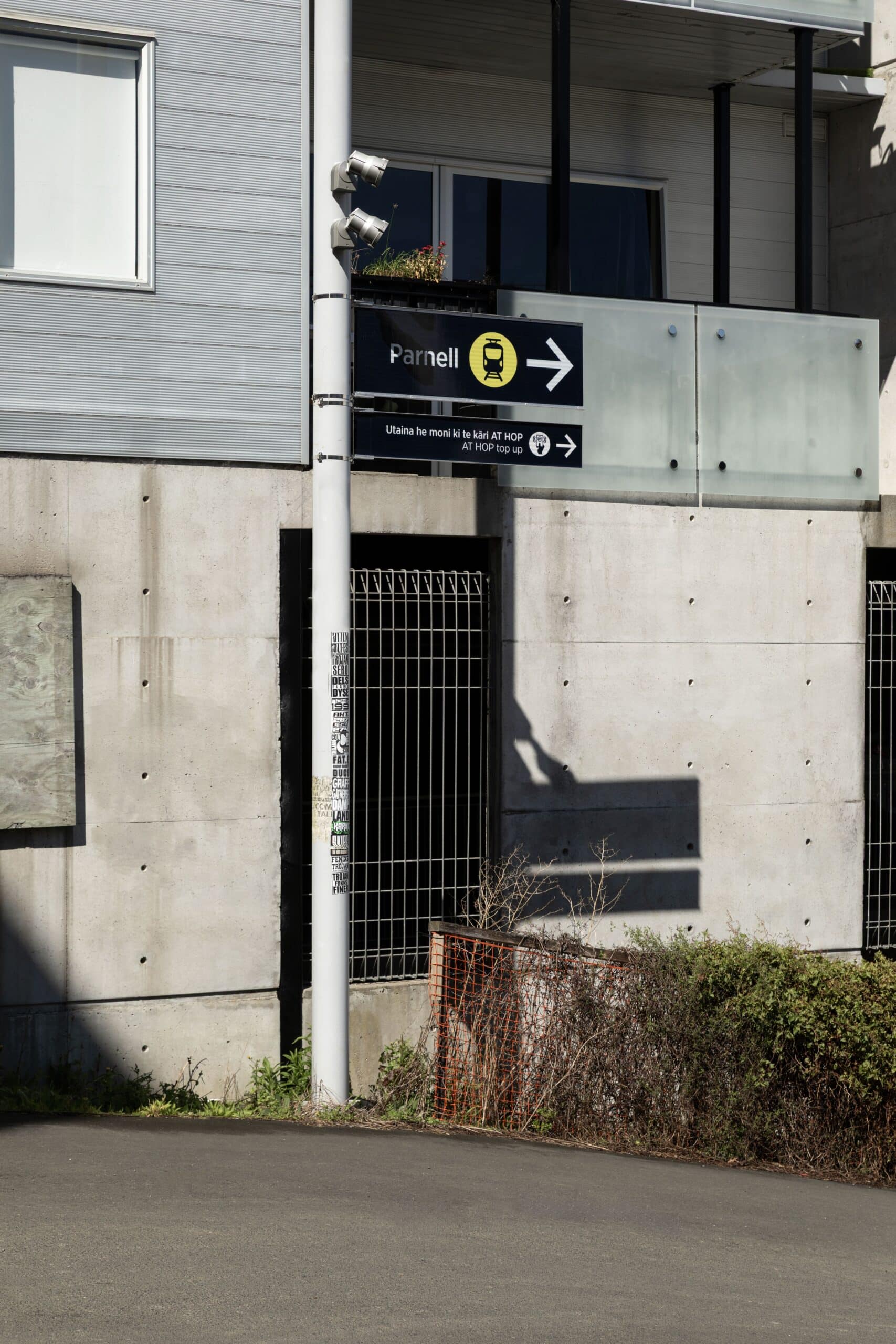 Directional signage for Parnell Station.