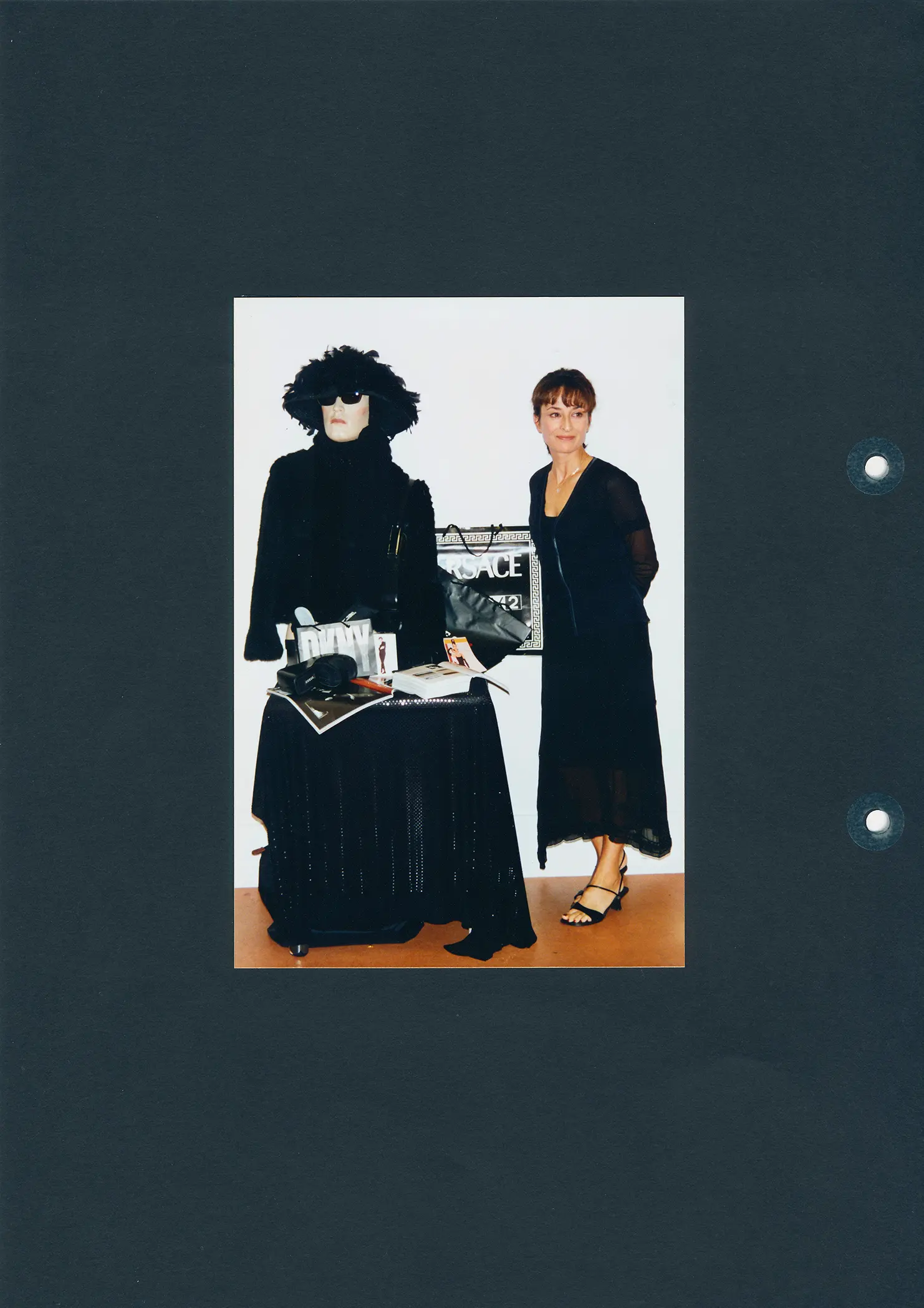 nanettecameron-folios-s1-30-black-notes-4